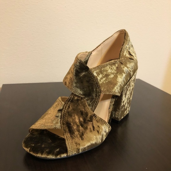 CAbi Green Chic Crushed Velvet Chunky Block Heels - Picture 10 of 10